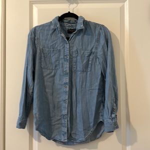 Women’s Banana Republic Denim Boyfriend Fit Button Down-XS Petite